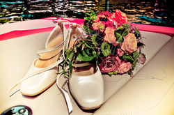 Brautschuhe und Brautstrauss