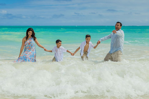 Oahu Hawaii photographer for families, maternity, weddings, elopements, drone photography and more!