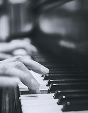 decrand-piano-4841121_1920_manos_tocando_piano_pixabay.jpg