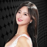 Karin Elon I am a developer with a passion for blockchain and AI I majored in design and c