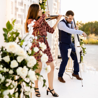 Beach wedding live music with violin and cello in Los Cabos by Cabostrings.