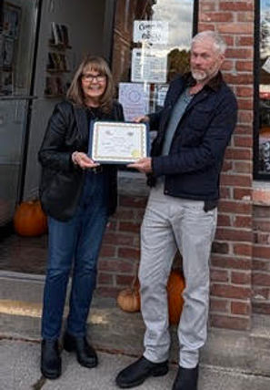 Shirely handing out an award