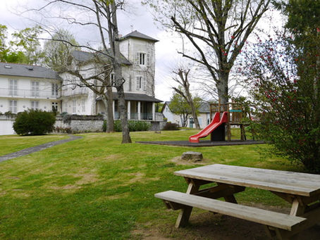 Parlons d'Idron avec Annie HILD - L'hôtel de ville et ses alentours : une position géographique stratégique