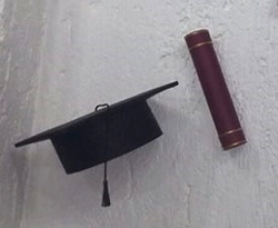 Chapéu de formatura parede