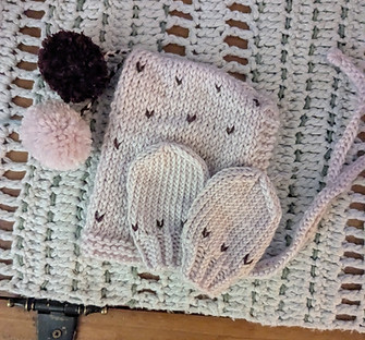 Nest Collection: Hat and mitten set