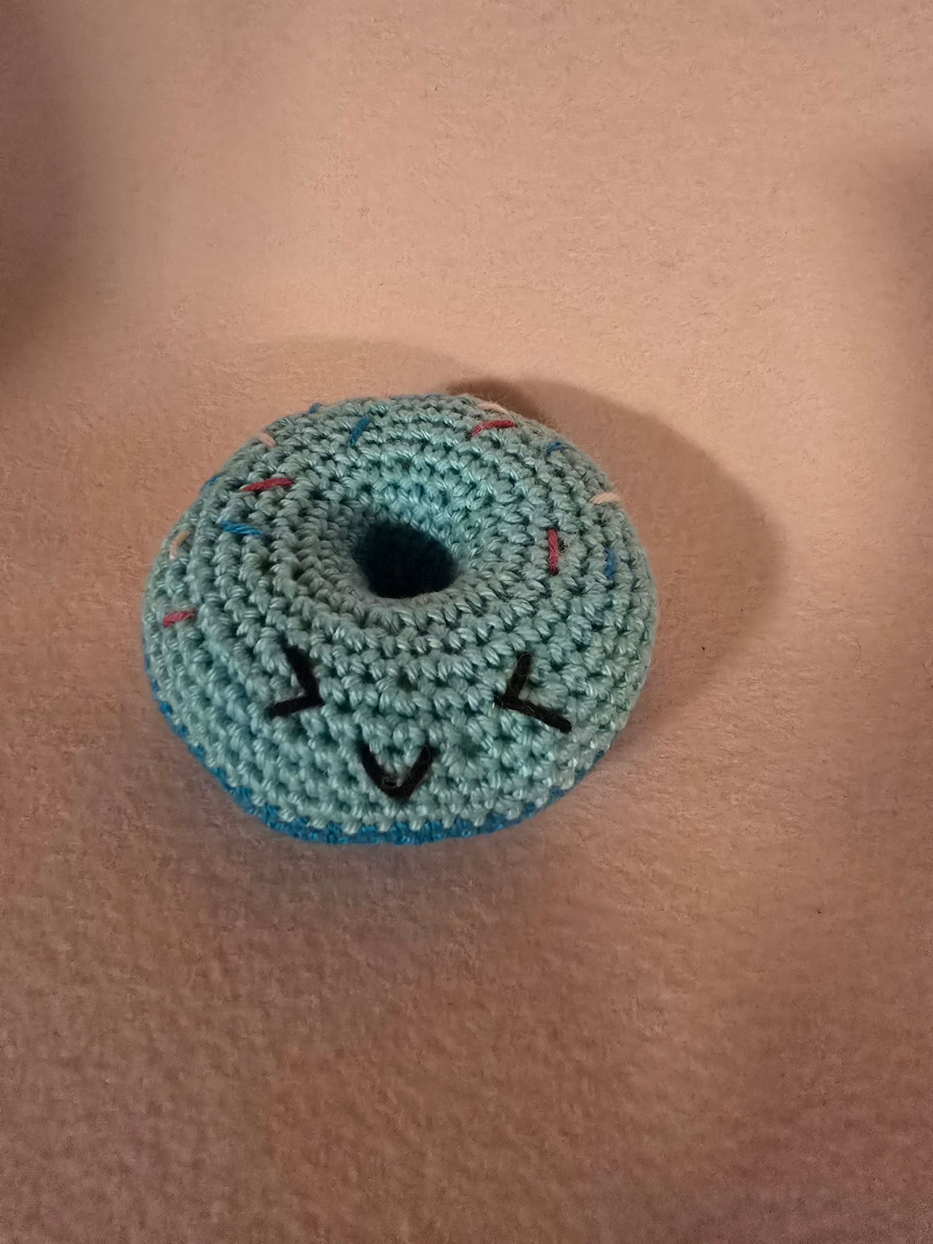 Donut mit integriertem Glöckchen blau