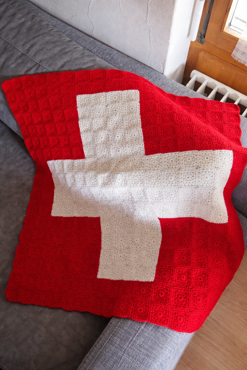 Decke "Landeswappen Schweiz" 50x50 cm aus 100% Merinowolle
