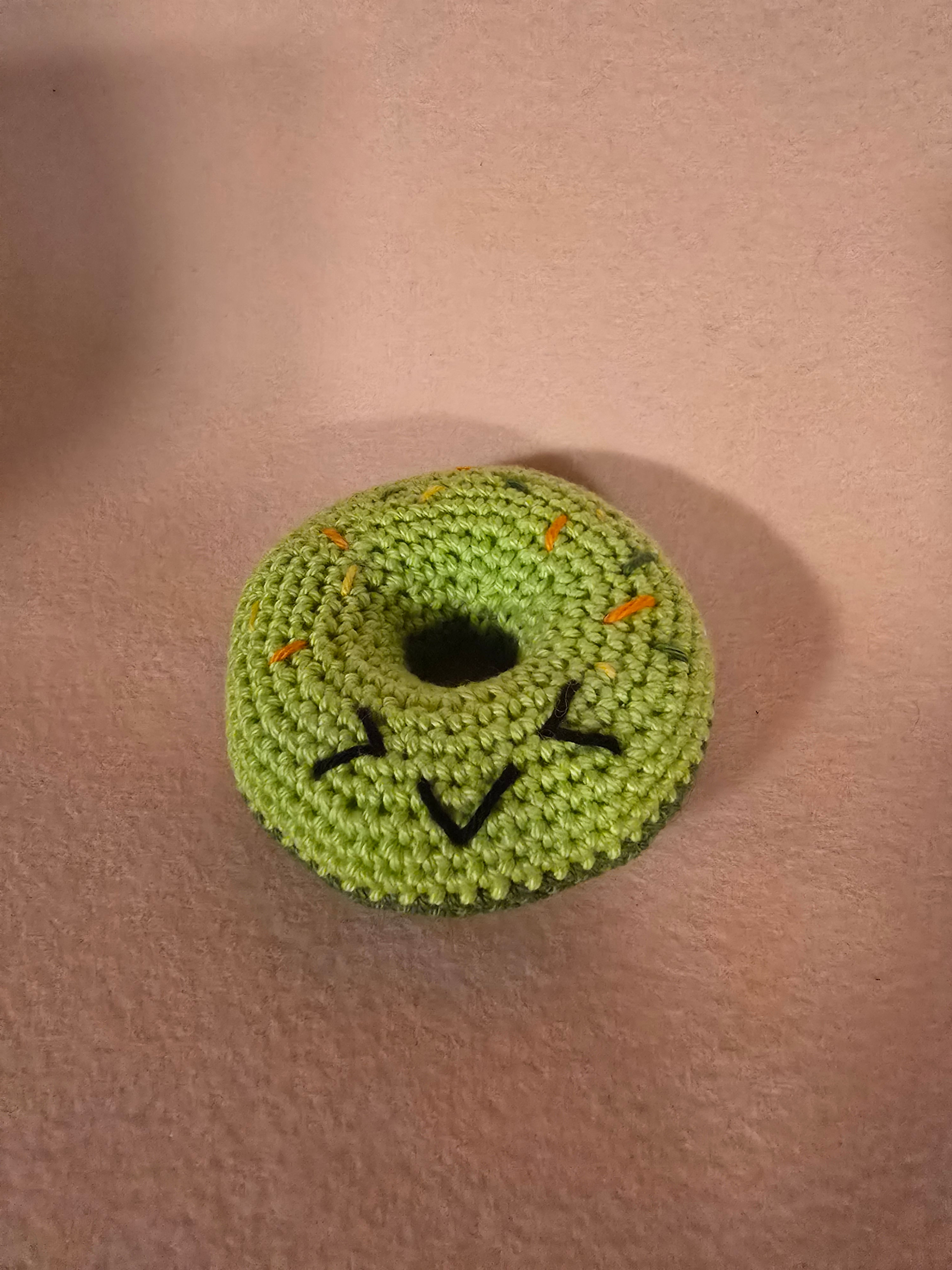 Donut mit integriertem Glöckchen grün/dunkelgrün