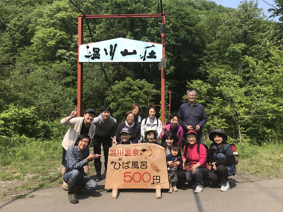 (温川山荘前の集合写真)