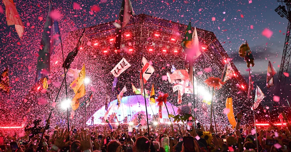 Coldplay lanza nueva canción 'feelslikeimfallinginlove'