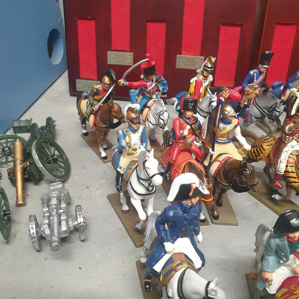 Miniature : Lot de figurines de plomb (7k) cavaliers starlux et autres