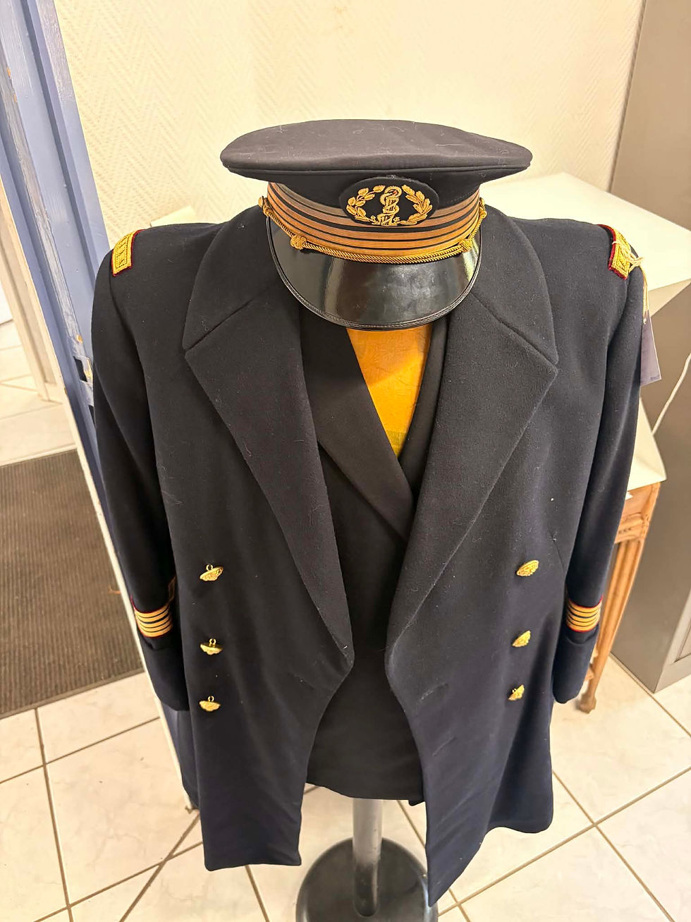 Miniature : Uniforme d’officier de marine (manteau, veste et képi)