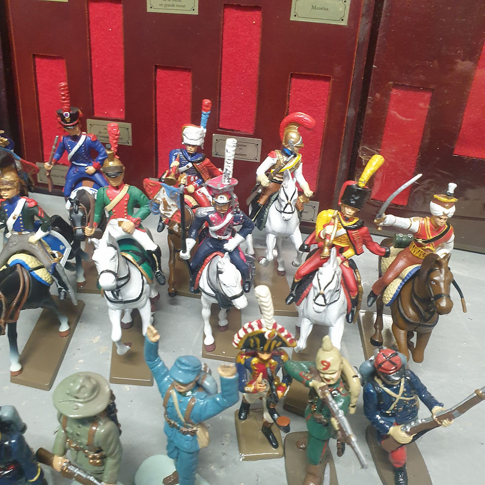Miniature : Lot de figurines de plomb (7k) cavaliers starlux et autres