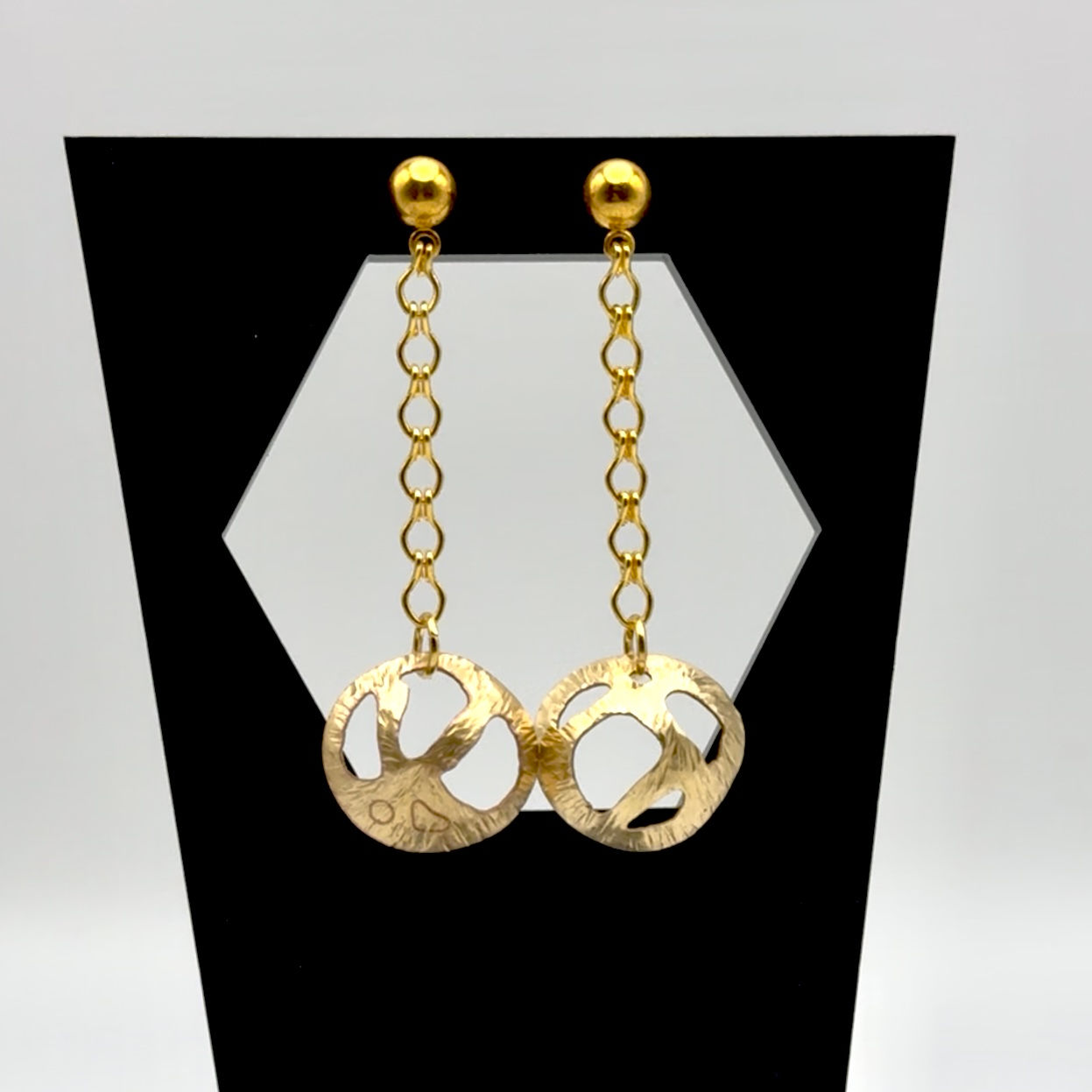 Symble Earrings with Chain in Brass
