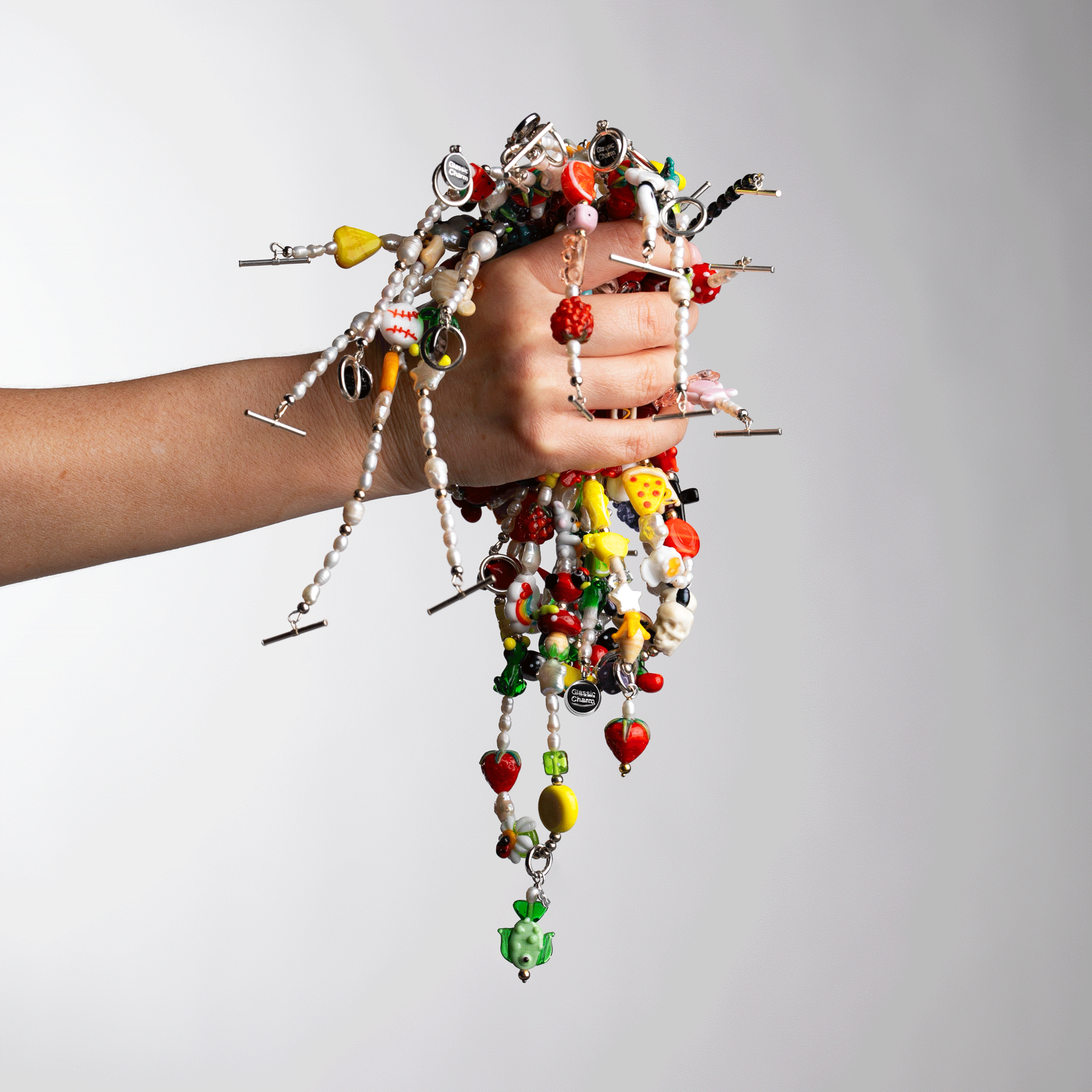 1x1_Hand_Necklace_Grab_Charm_Swing_Briana19673.gif