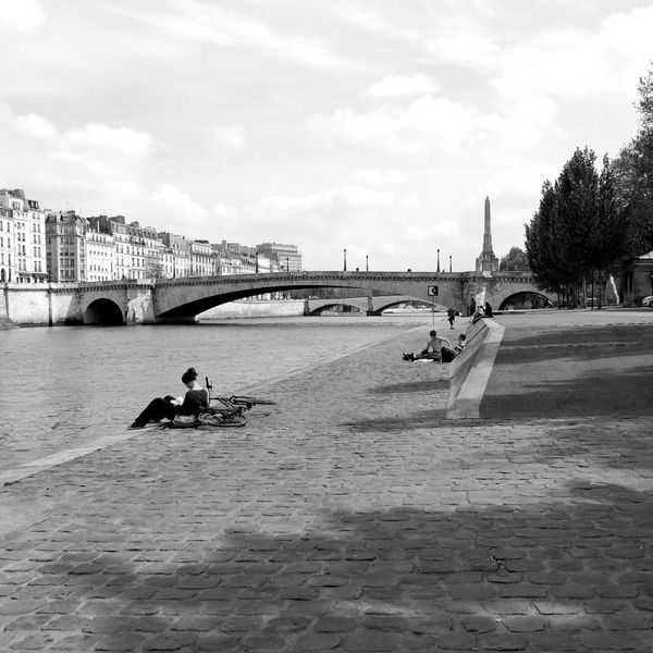 3枚の海外風景を楽しめる横長のアートパネルはフックなどの付属品が充実した壁掛けインテリア