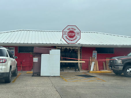 Vehicle runs into popular boudin fixture in Scott in an attempt to rob store