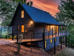 8 Blue Ridge Parkway Cabin Locations That Put You Minutes From Iconic Drives