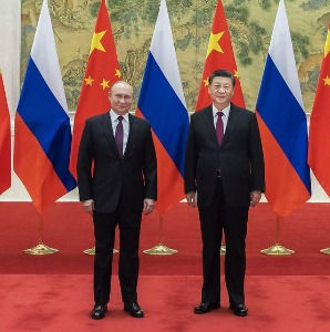 China e Rússia defendem a multipolaridade e estabelecem parcerias sem limites