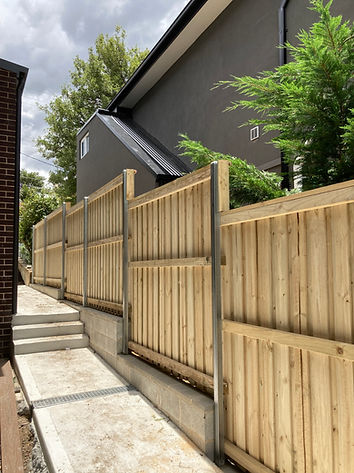 SYDNEY'S Lapped and Capped Fencing