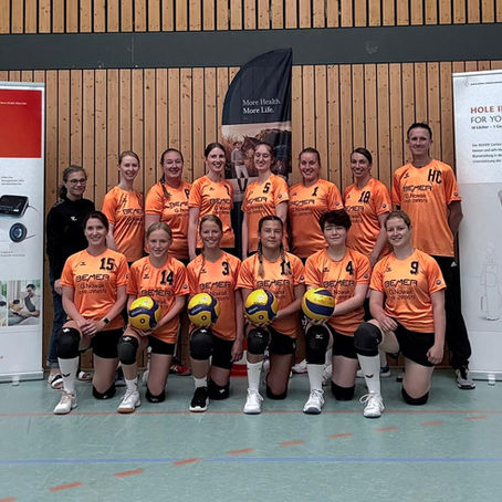 Auetaler Volleyballerinnen: Neuer Trainer, neue Trikots – und gleich zwei Siege!