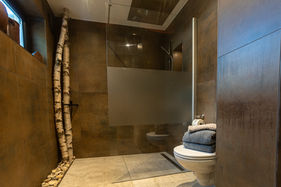 Regendusche im Bad des Chalet Feuerzauber