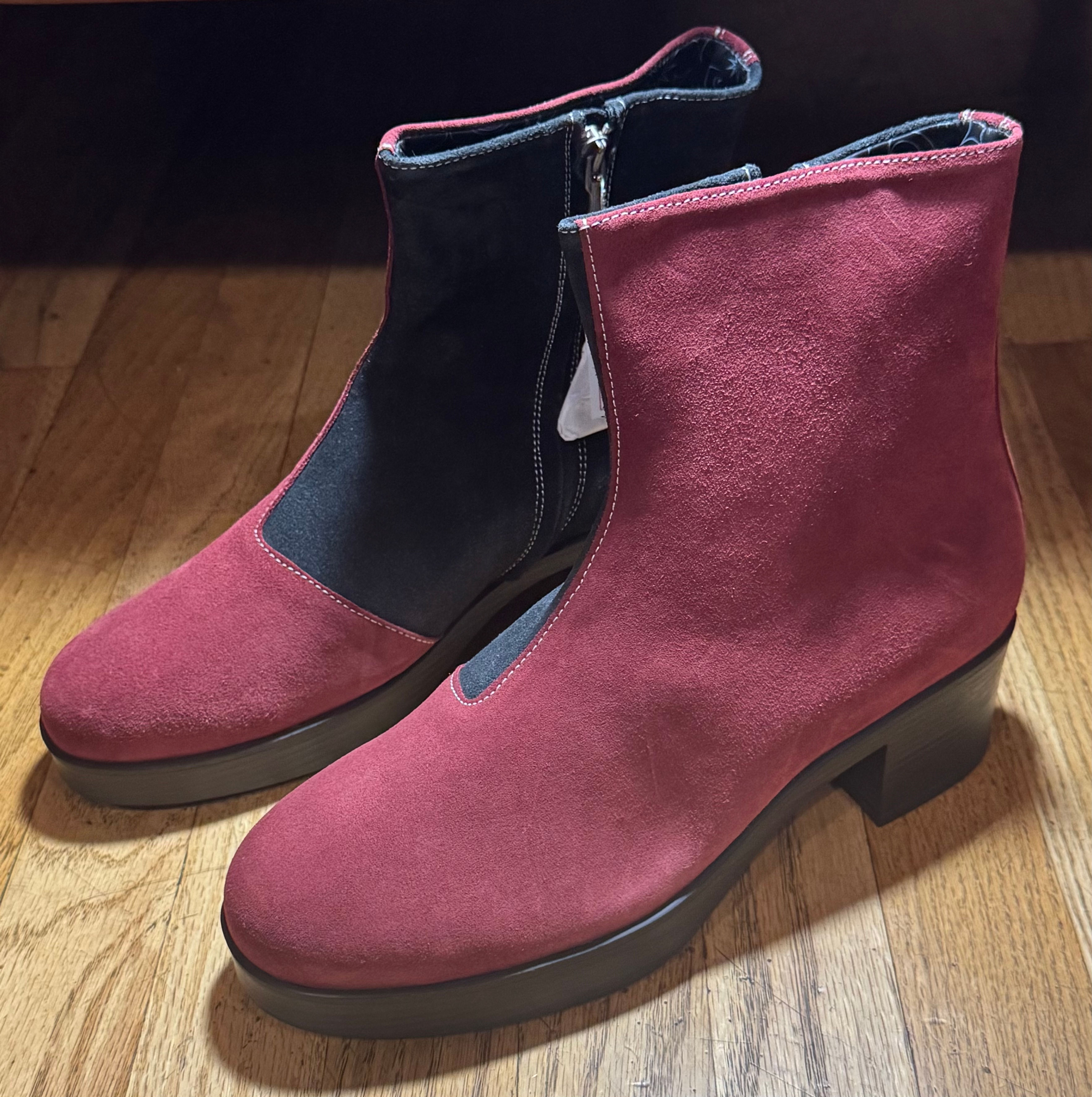NEW - MSRP $220 - Size 10.5 - LAZO SIREN Ankle Boot