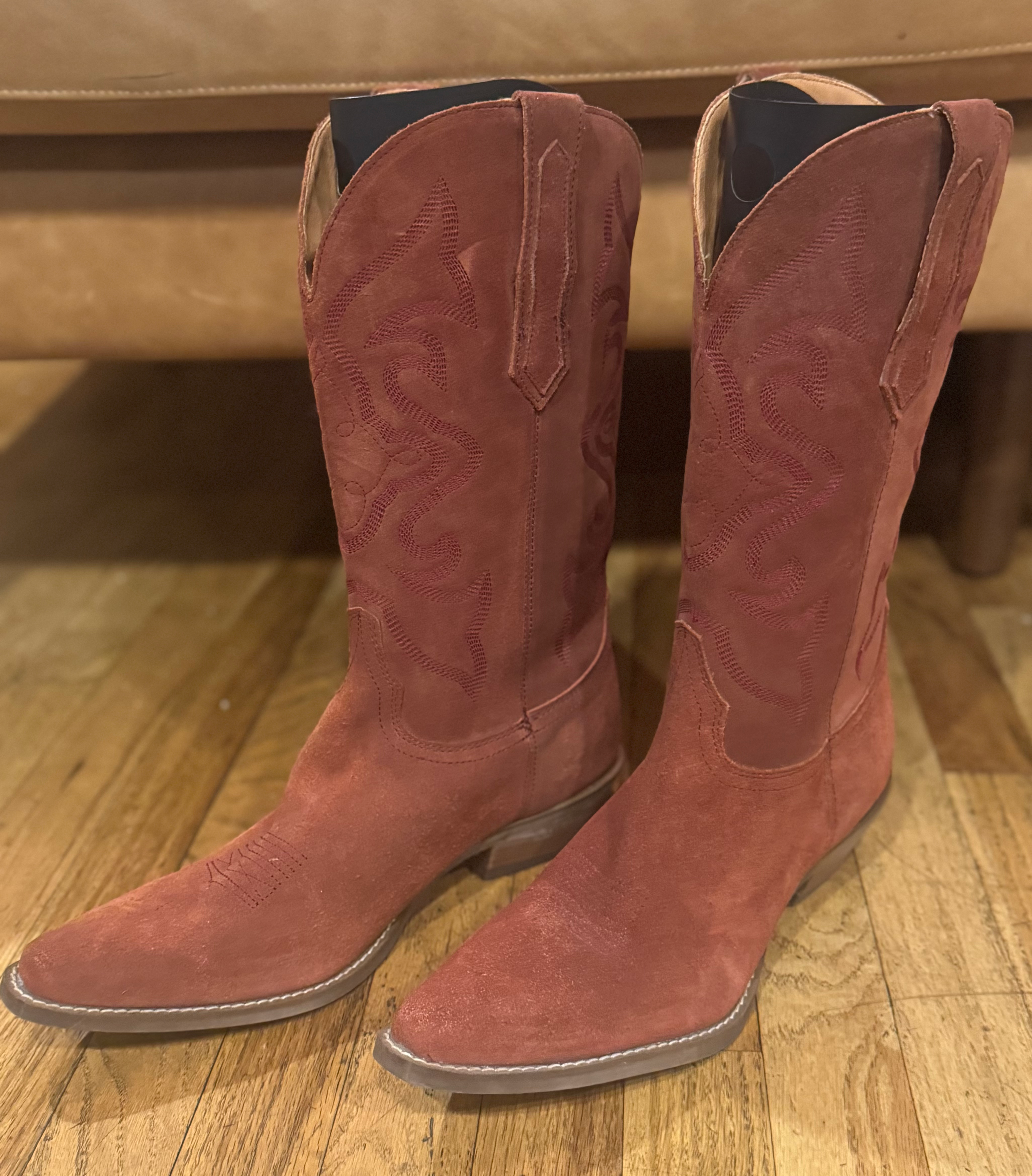 NEW - Size 11 - Dingo Cranberry Western Suede Boots (mark on back right)