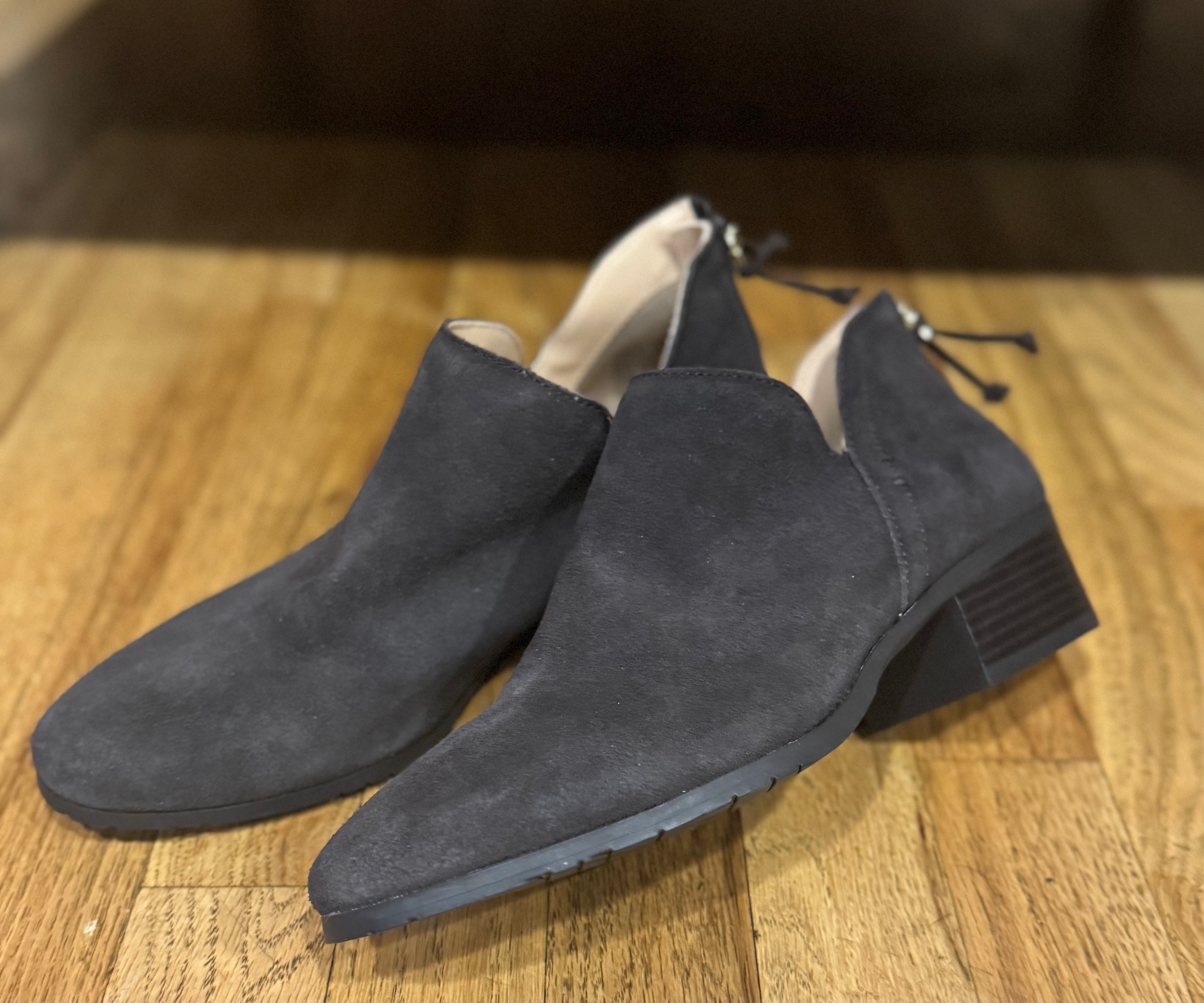 NEW - Sz 9 - Reaction by Kenneth Cole -Low Ankle Bootie