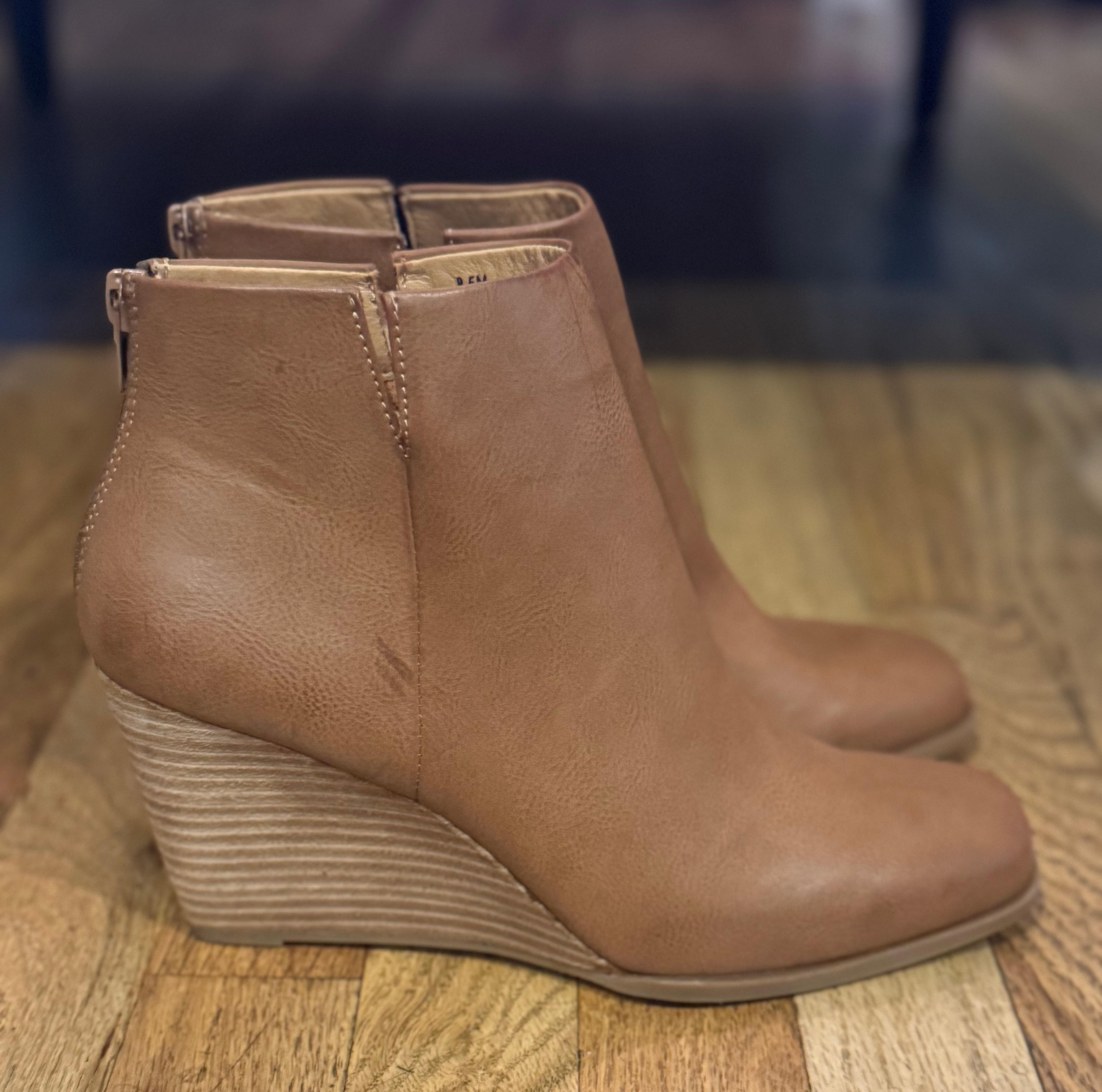 KORKS - Wedge Ankle Boots - Sz 8.5 - New