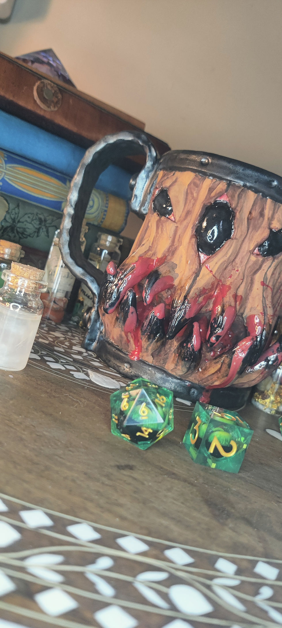 Thumbnail: Mouthy mimic 