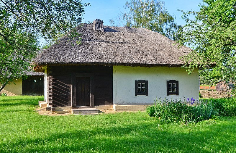 800px-Чорнухи._Хата_меморіальної_садиби_українського_філософа_Г.С.Сковороди.jpg