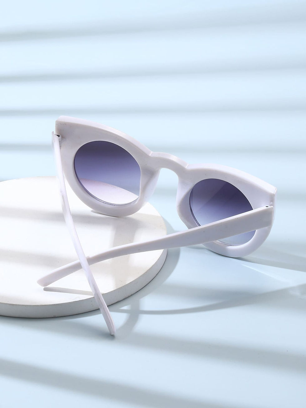 Thumbnail: Trendy Colorblock Cateyes Sunglasses