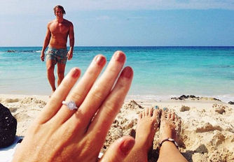Casal escandinavo faz sucesso com fotos maravilhosas da sua lua de mel!