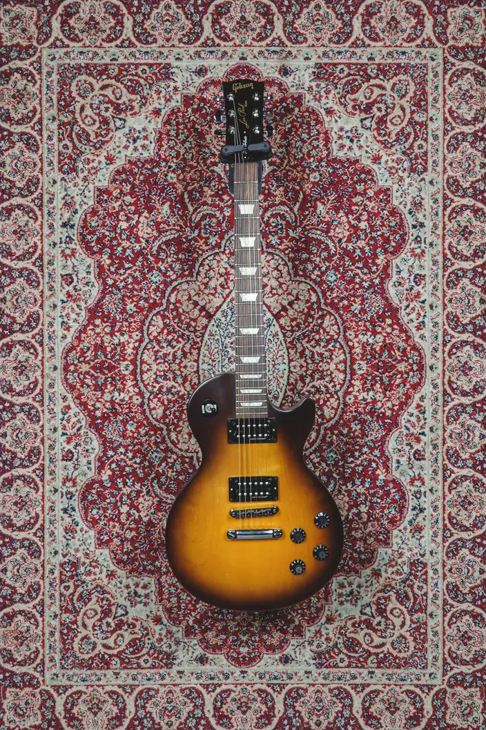 2013 Gibson Les Paul 70s Tribute in Tobacco Burst full front view