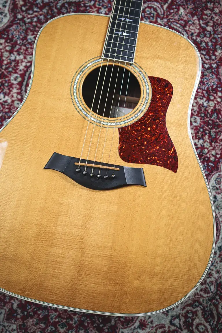 Thumbnail: Full body view of Taylor 810 dreanought guitar