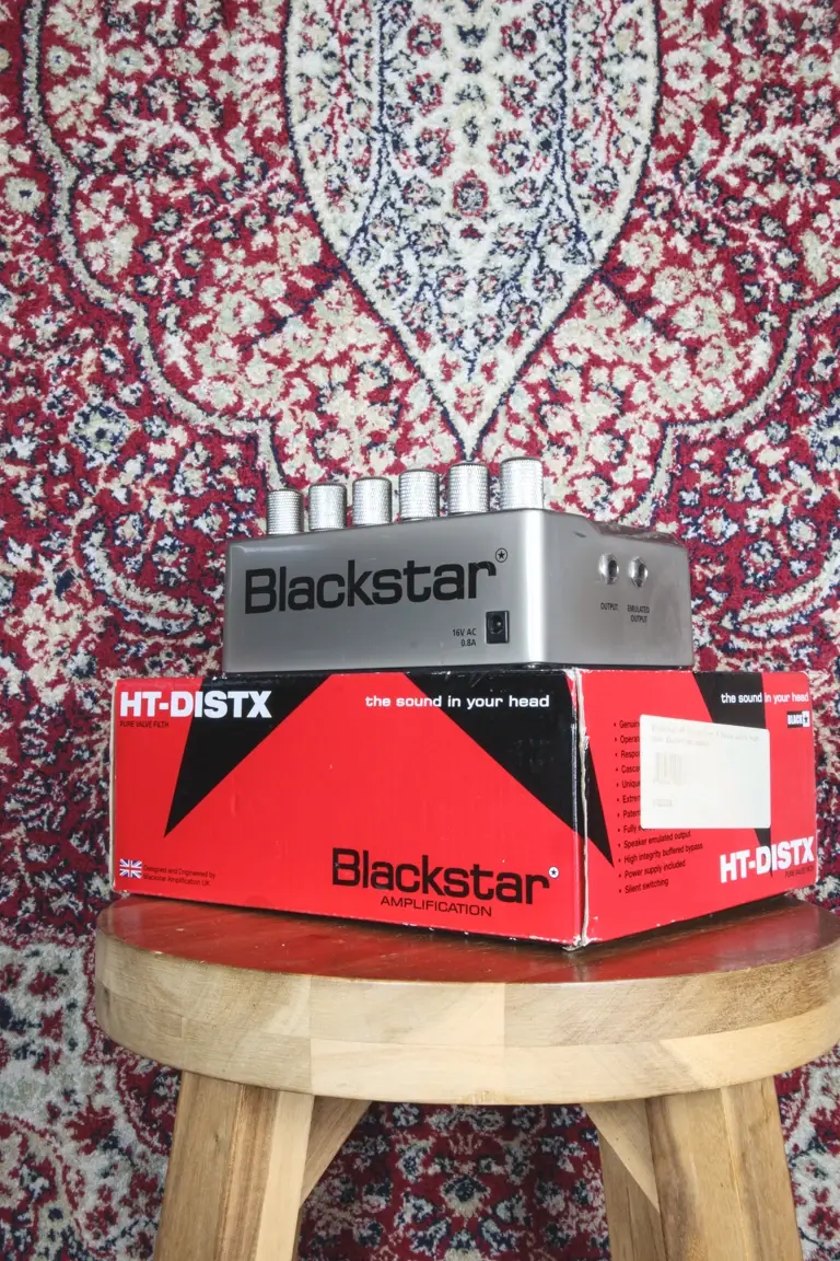 Blackstar HT-DIST Valve pedal side view with box