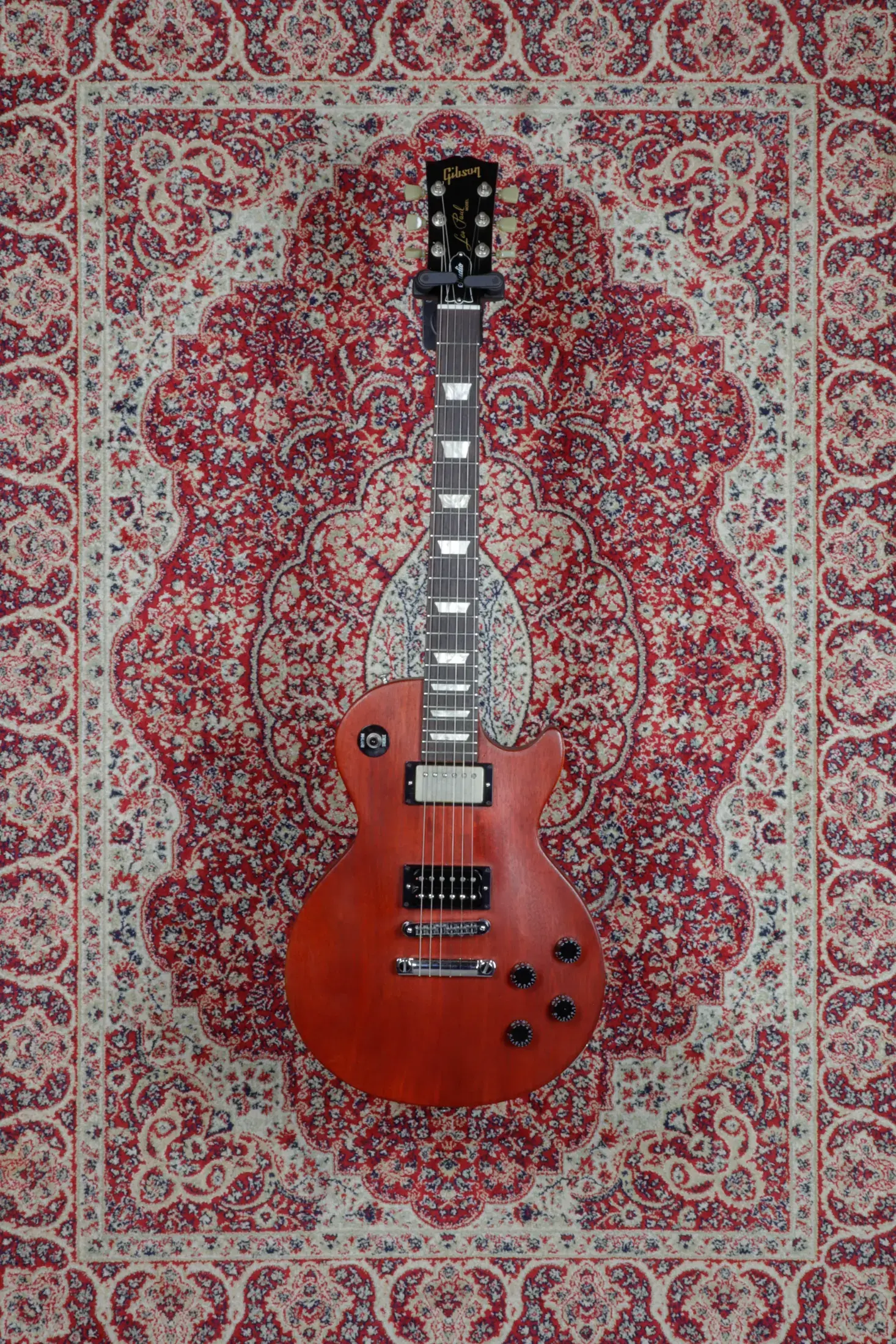 Full front view of the 2007 Gibson Les Paul Studio Faded in Worn Cherry