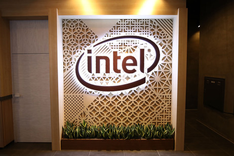 775114359CS00238_0702_Intel.JPG