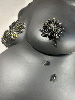 black dahlia cast left close up