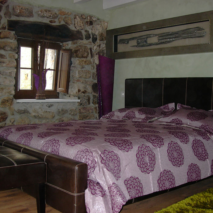 La Ardina es una casa rural con un encanto especial, situada en el corazón de Sotres, en Cabrales, Asturias. Esta vivienda se distingue por ser una de las más antiguas de Sotres, lo que le confiere un carácter único y auténtico.