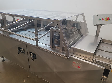 Fudge Caramel Nougat Cutter