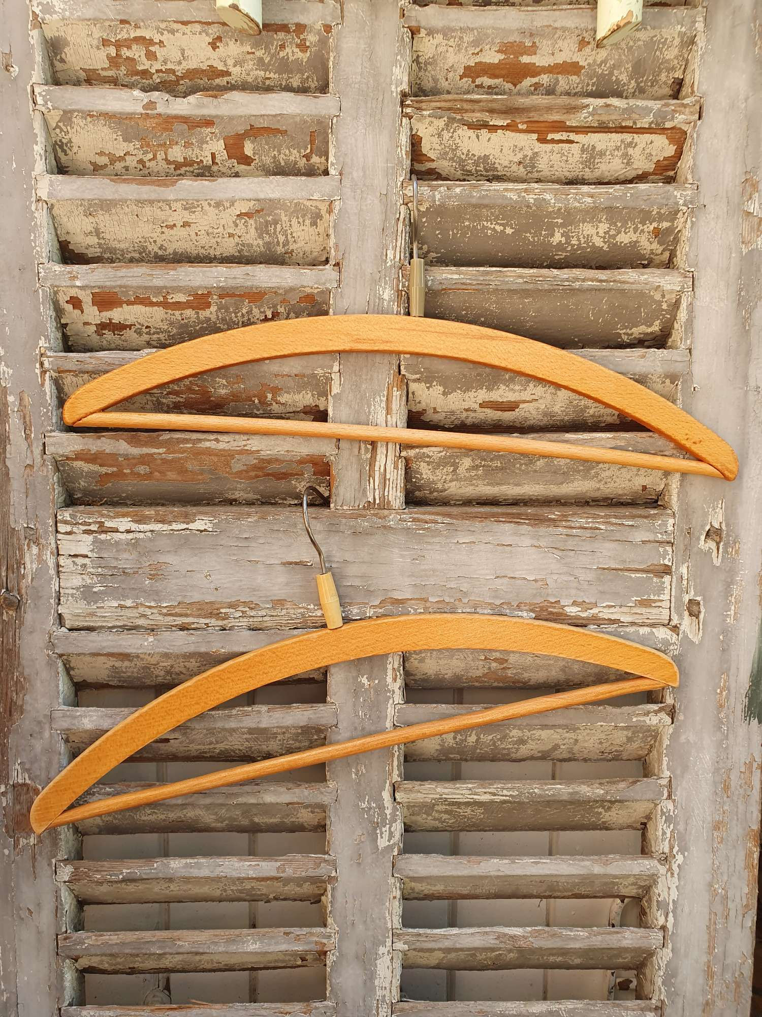 Paire de cintres vintages 