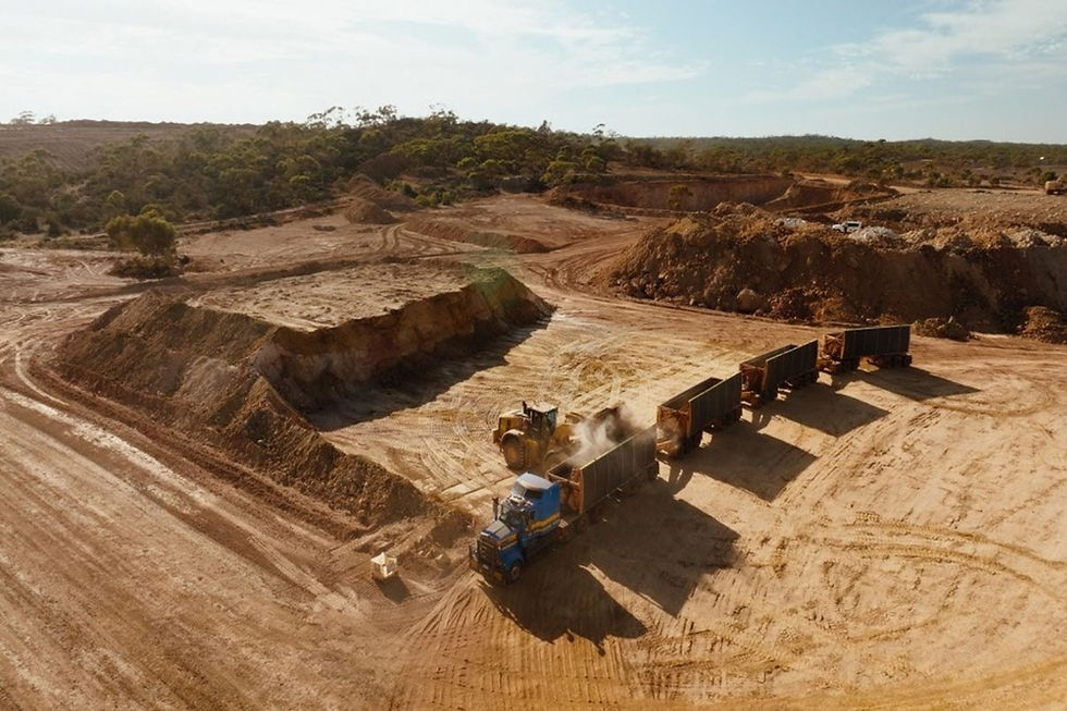 Gold ore being trucked from Horizon Minerals’ Boorara gold project run of mine (ROM) pad, near Northern Star’s giant Super pit gold operations near Kalgoorlie. Credit: File