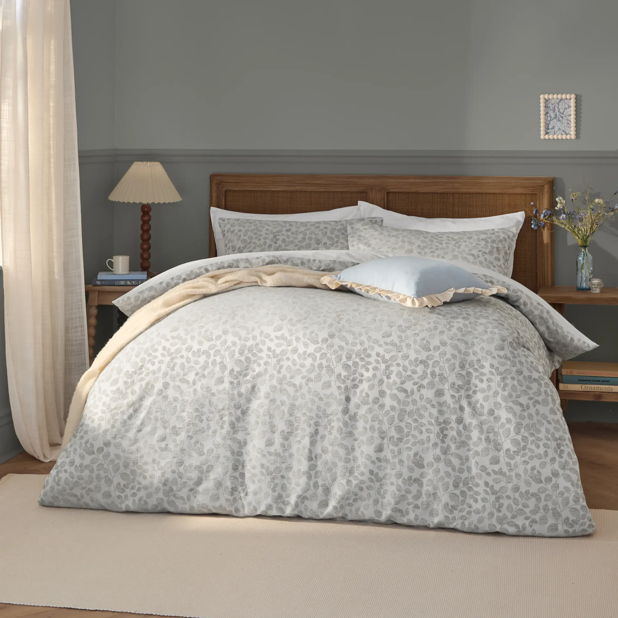 Grace Leaf Jacquard Satin Duvet Cover Set (Mist Grey)