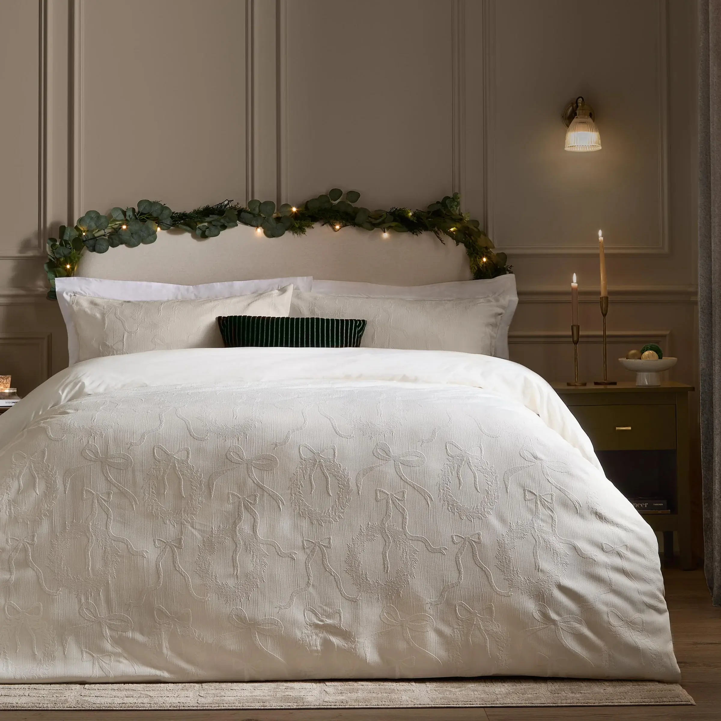 Winter Wreath Jacquard Duvet Cover Set (White)