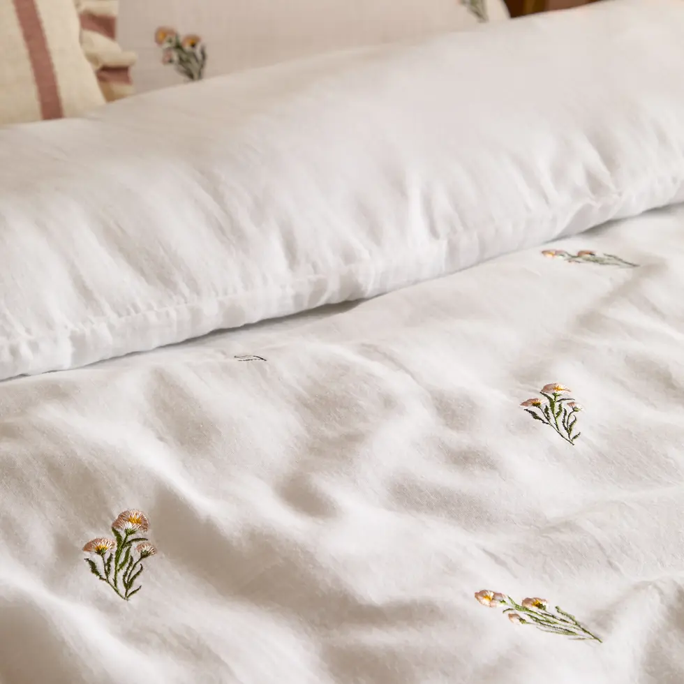 Thumbnail: Josephine Embroidered Muslin Duvet Cover Set (White/Pink)
