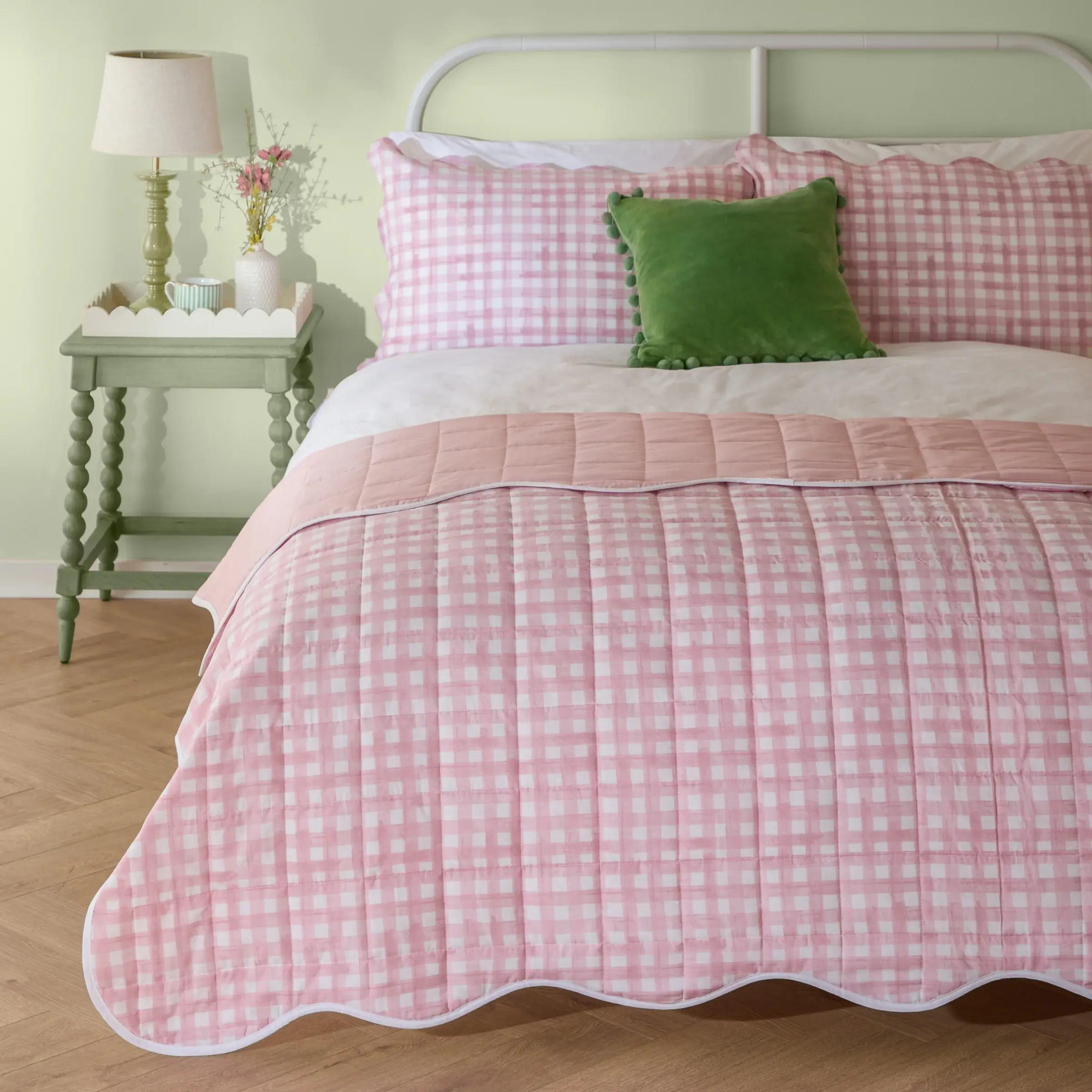 Scallop Quilted (Bedspread (Pink)