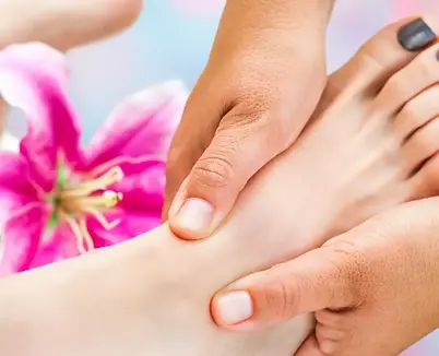foot-massage-foot-spread.webp