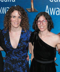 Roteiristas de Glow, Carly Mensch e Liz Flahive